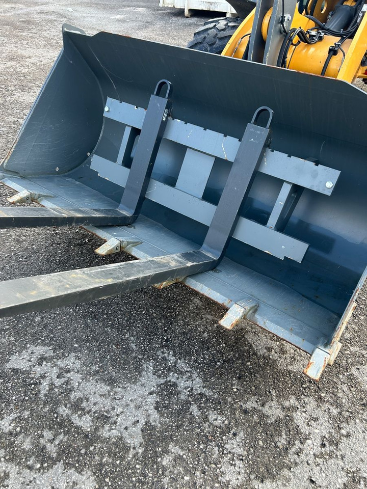 Liebherr L 506 - Chargeuse sur pneus: photos 2 Liebherr L 506 - Chargeuse sur pneus: photos 2