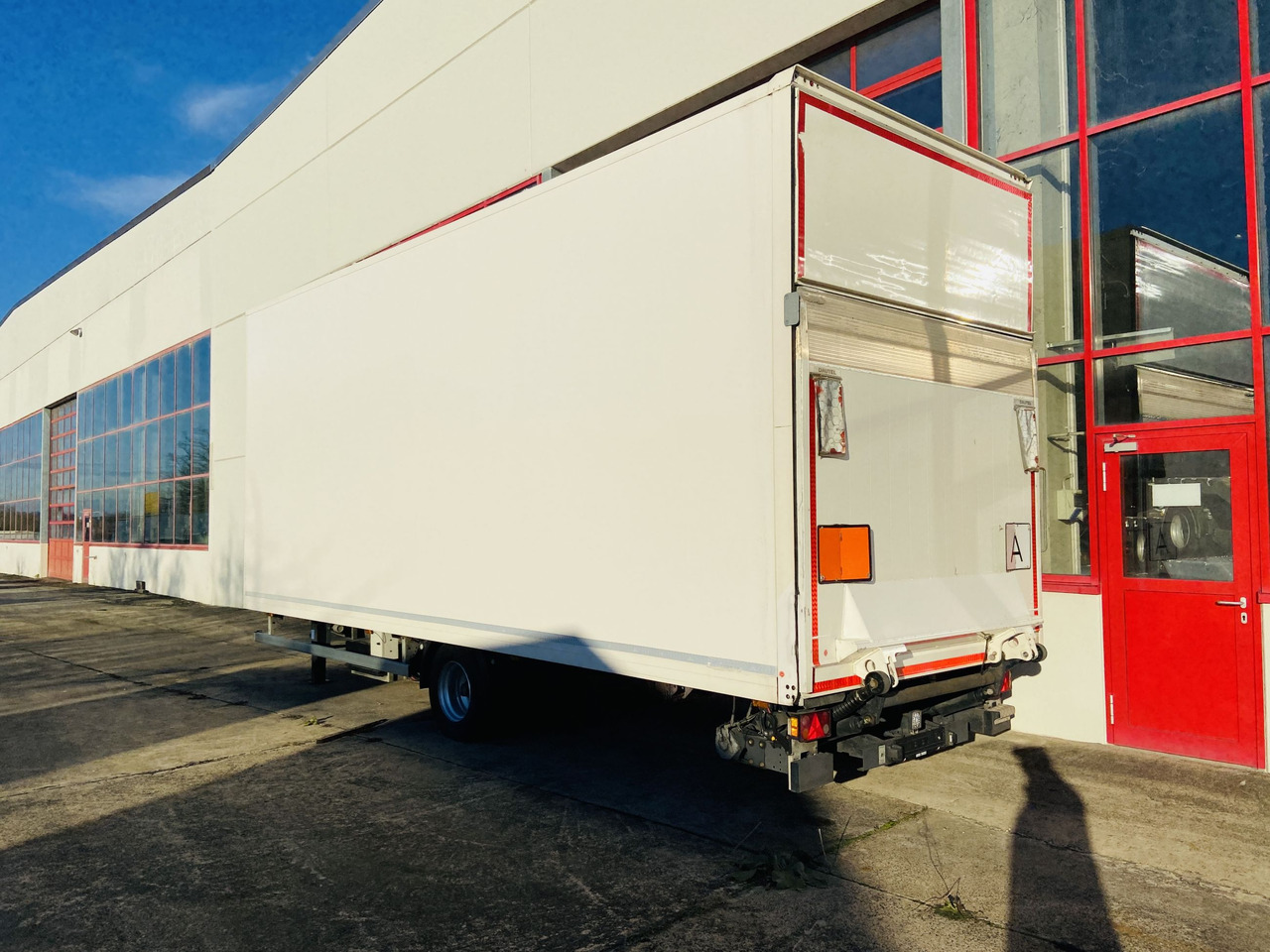 Ackermann Z-KA-F10.5/7,5 1 Achs Kofferanhänger mit Ladebordwand 10,5 t GG - Remorque fourgon: photos 1 Ackermann Z-KA-F10.5/7,5 1 Achs Kofferanhänger mit Ladebordwand 10,5 t GG - Remorque fourgon: photos 1