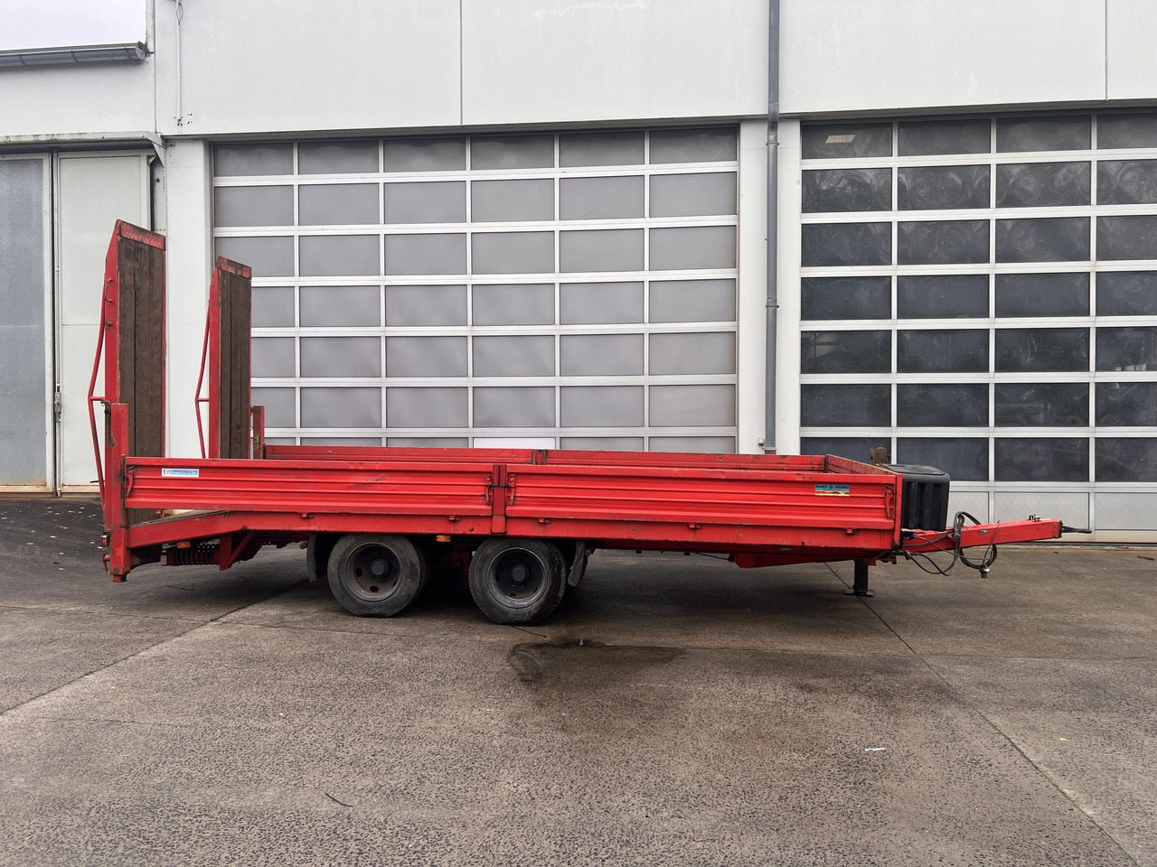 Blomenroehr 682/13800 13,8 t Tandemtieflader - Remorque porte-engin surbaissée: photos 1 Blomenroehr 682/13800 13,8 t Tandemtieflader - Remorque porte-engin surbaissée: photos 1