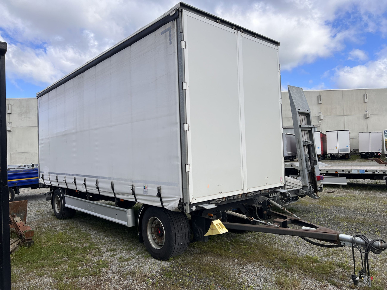 KRONE 2 Achs 2 Achs Jumbo- Planen, Mega, durchladbar - Remorque rideaux coulissants: photos 1 KRONE 2 Achs 2 Achs Jumbo- Planen, Mega, durchladbar - Remorque rideaux coulissants: photos 1