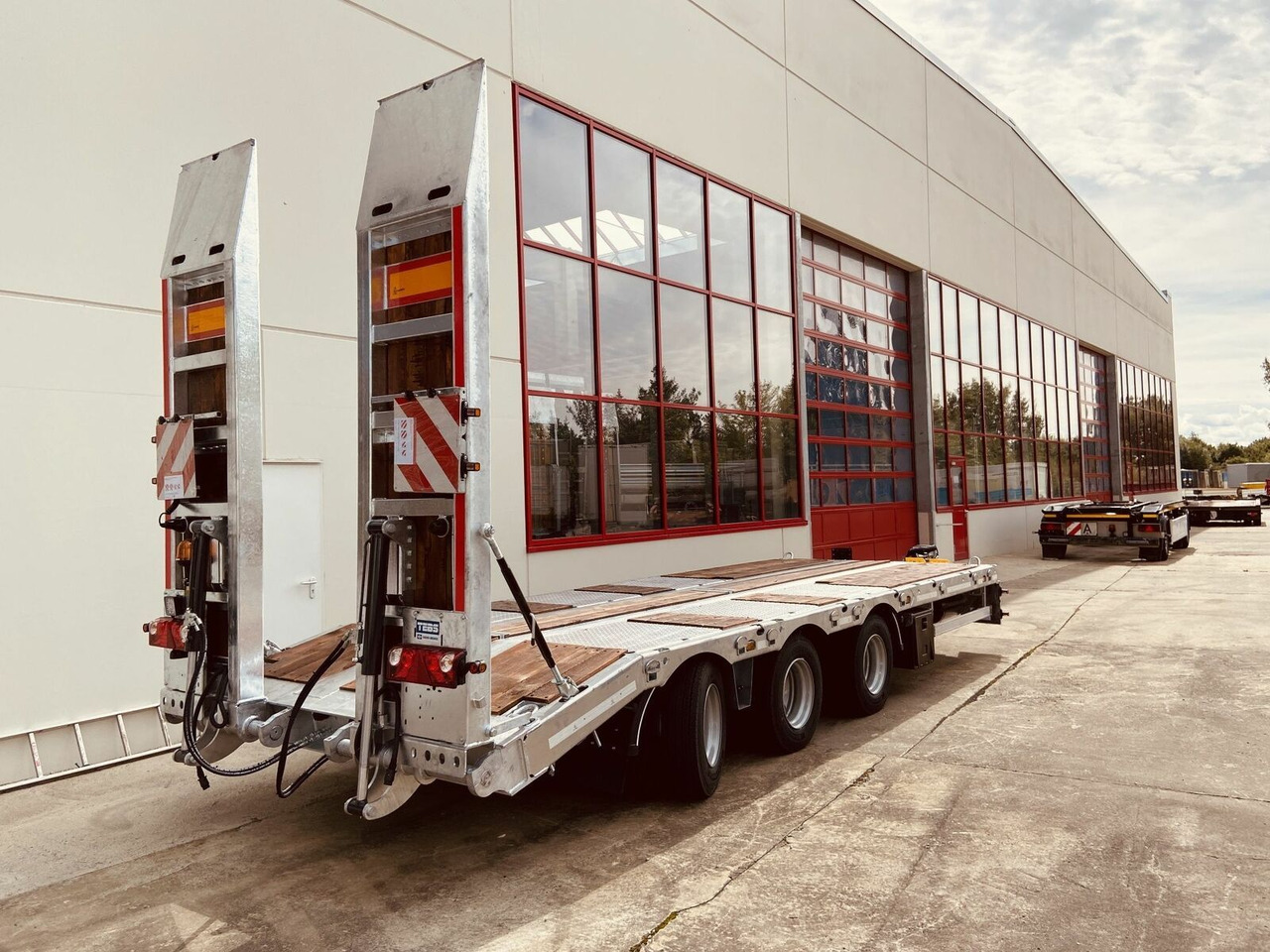 Möslein 31 t Tridem- Tieflader 3 Achs, 8 m LadeflächeNe - Remorque porte-engin surbaissée: photos 5 Möslein 31 t Tridem- Tieflader 3 Achs, 8 m LadeflächeNe - Remorque porte-engin surbaissée: photos 5