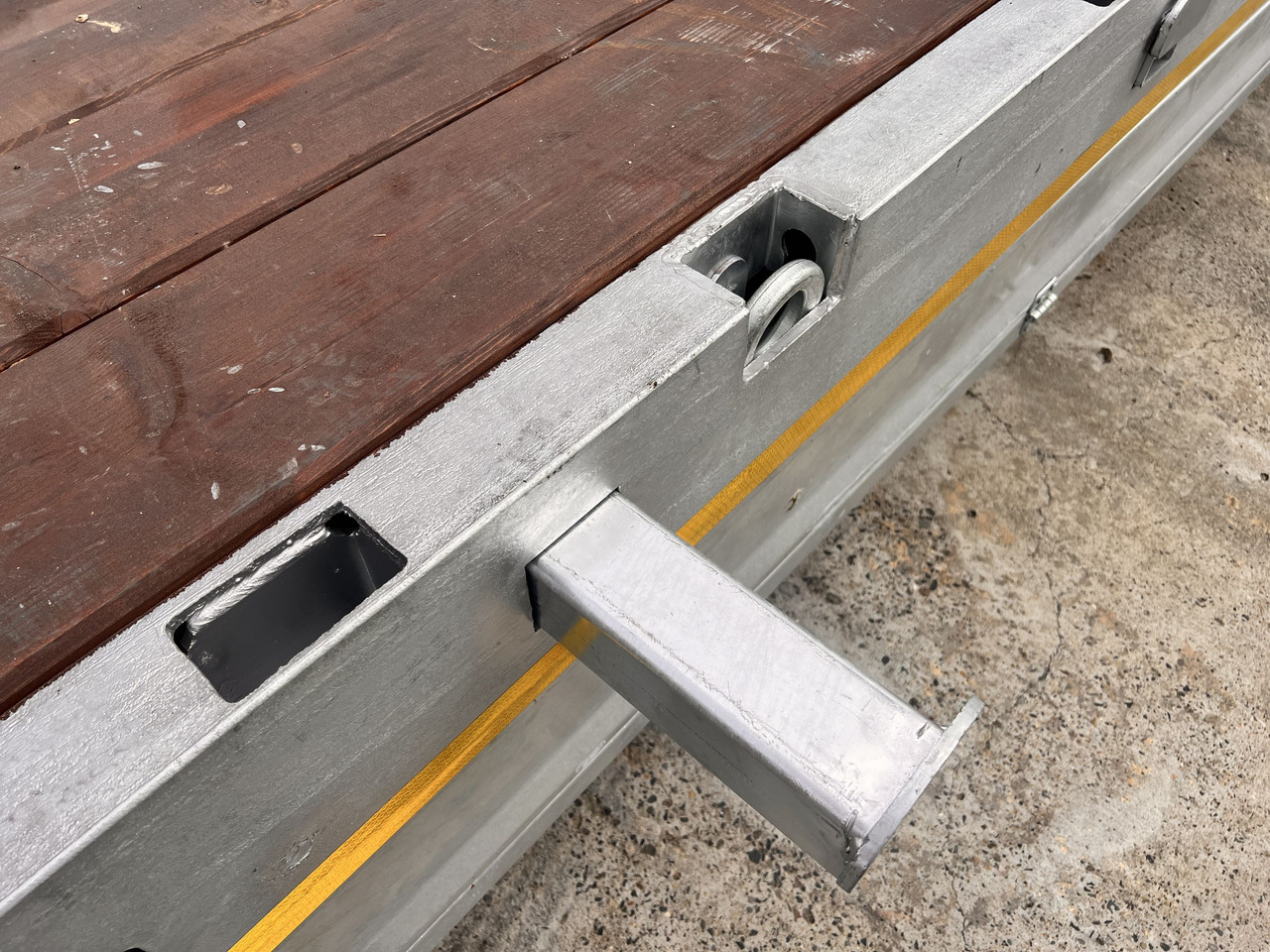 Möslein ST 3 3 Achs Satteltieflader neu - Semi-remorque surbaissé: photos 3 Möslein ST 3 3 Achs Satteltieflader neu - Semi-remorque surbaissé: photos 3