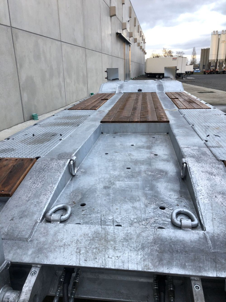 Möslein T 4 VB H1 1 neuer 4 Achs Tieflader hydraulischen Rampen - Remorque porte-engin surbaissée: photos 2 Möslein T 4 VB H1 1 neuer 4 Achs Tieflader hydraulischen Rampen - Remorque porte-engin surbaissée: photos 2