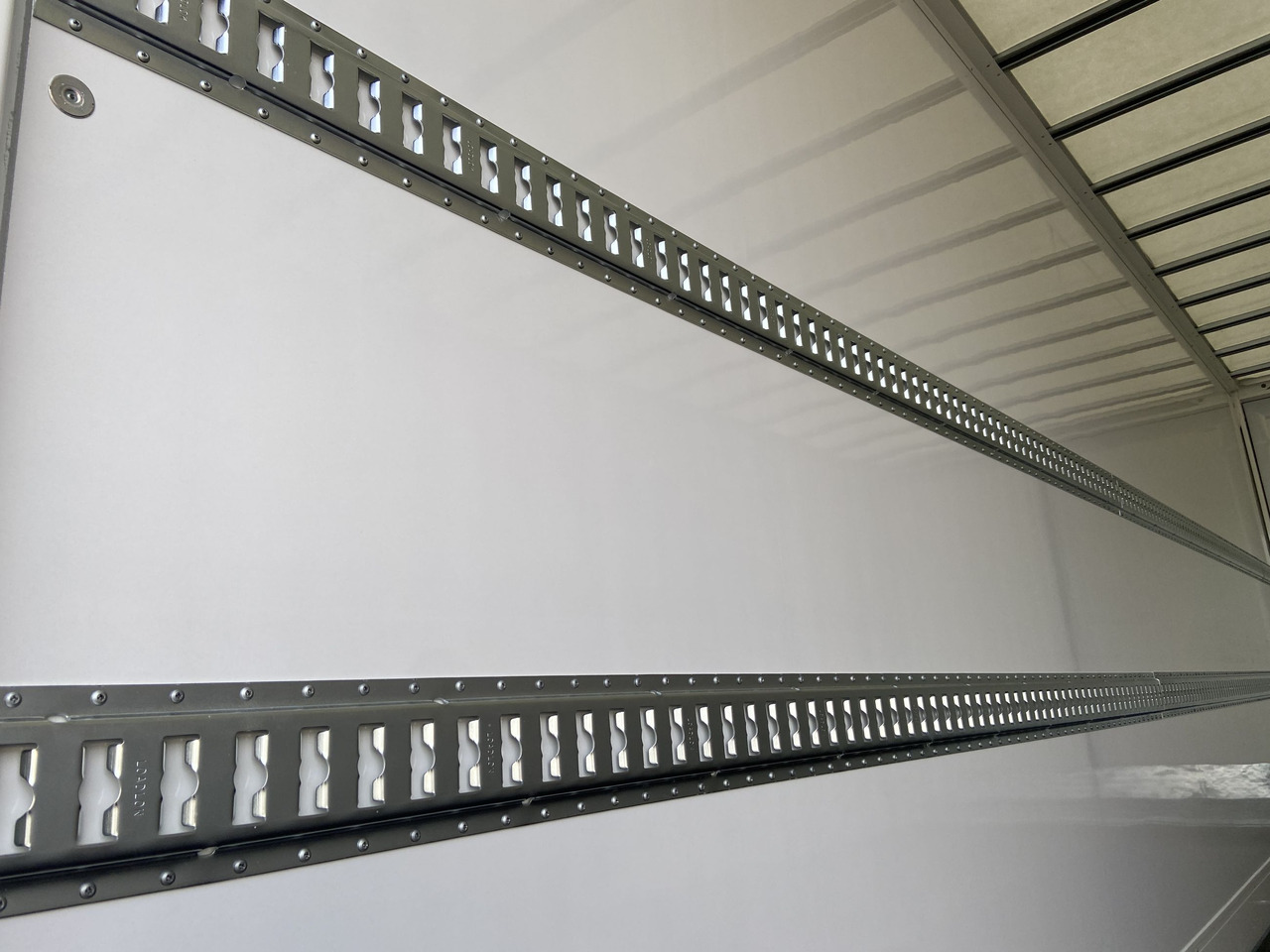 Möslein TKO 105 D 7m weiß Tandem- Koffer, Durchladbar, -- Neufahrzeug -- - Remorque fourgon: photos 5 Möslein TKO 105 D 7m weiß Tandem- Koffer, Durchladbar, -- Neufahrzeug -- - Remorque fourgon: photos 5