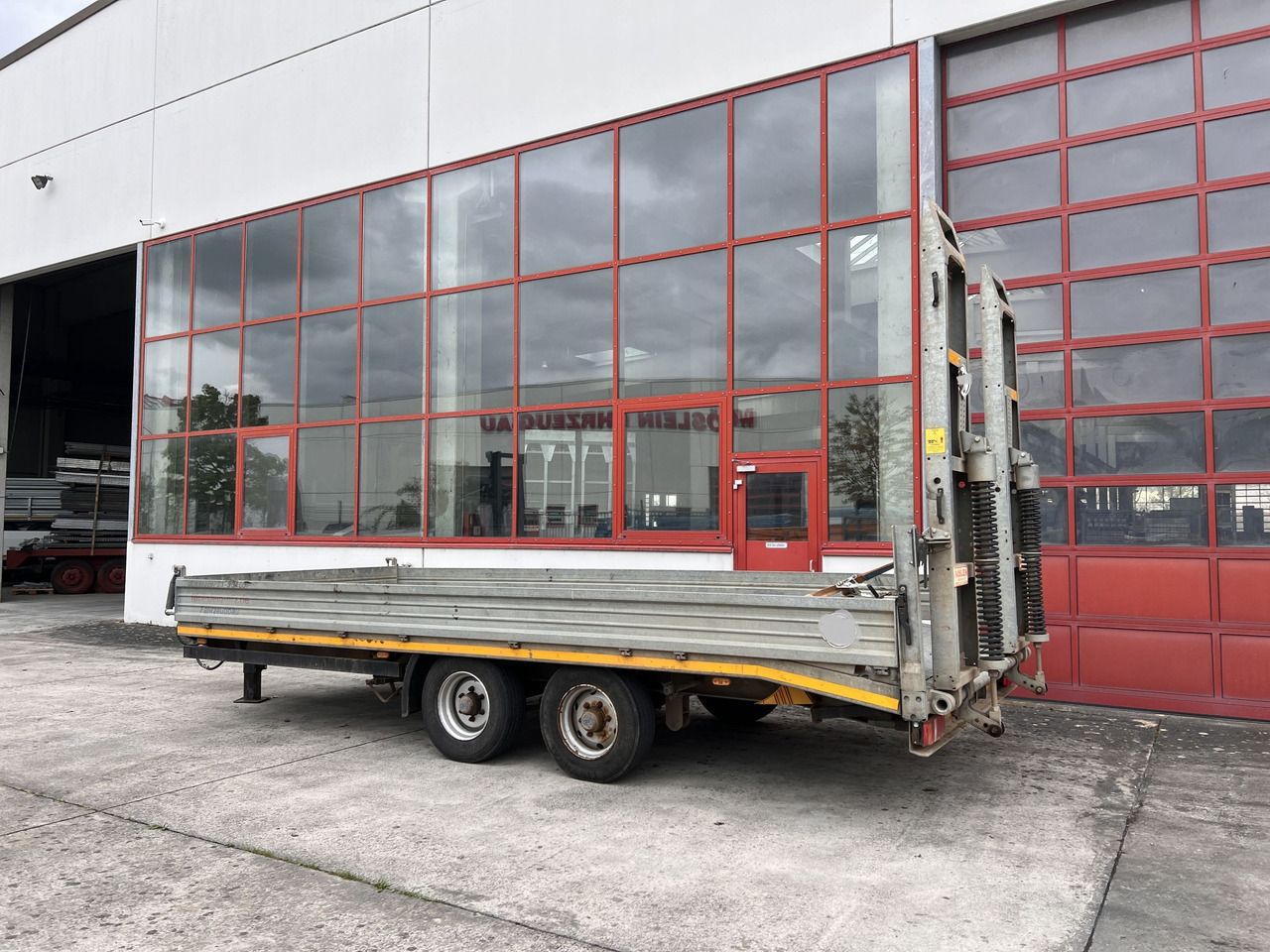 Möslein TTS 13 Schwebheim  13 t Tandemtieflader - Remorque porte-engin surbaissée: photos 4 Möslein TTS 13 Schwebheim  13 t Tandemtieflader - Remorque porte-engin surbaissée: photos 4