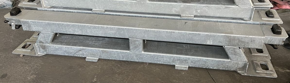 Müller Mitteltal Ausgleichsbock für Satteltieflader incl. Conatinerverschlüssen - Semi-remorque surbaissé: photos 1 Müller Mitteltal Ausgleichsbock für Satteltieflader incl. Conatinerverschlüssen - Semi-remorque surbaissé: photos 1