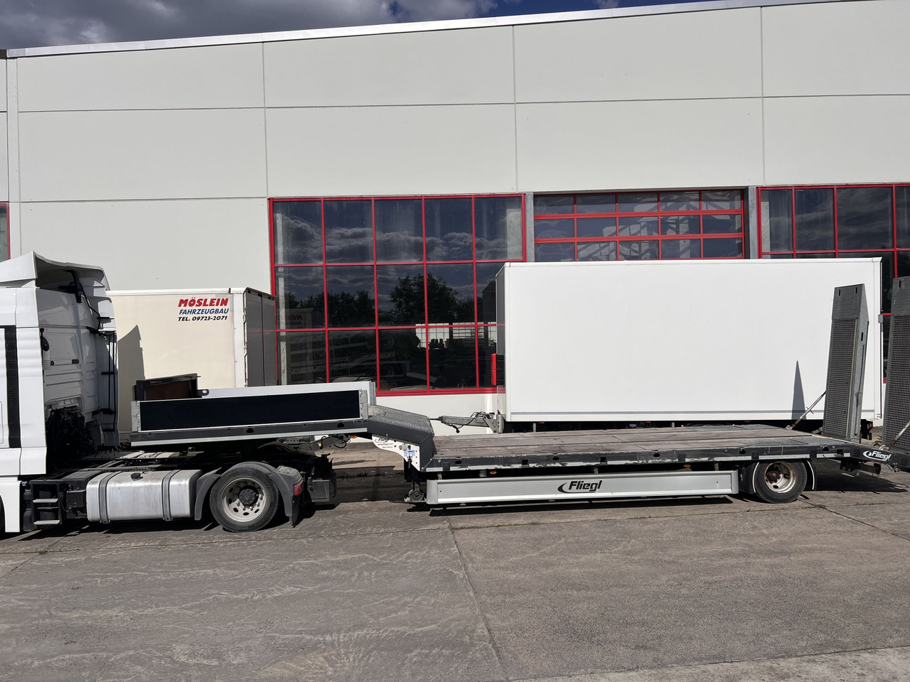 Semi-remorque surbaissé pour transport de équipements lourds Müller Mitteltal T 1 Achs Satteltieflader: photos 1