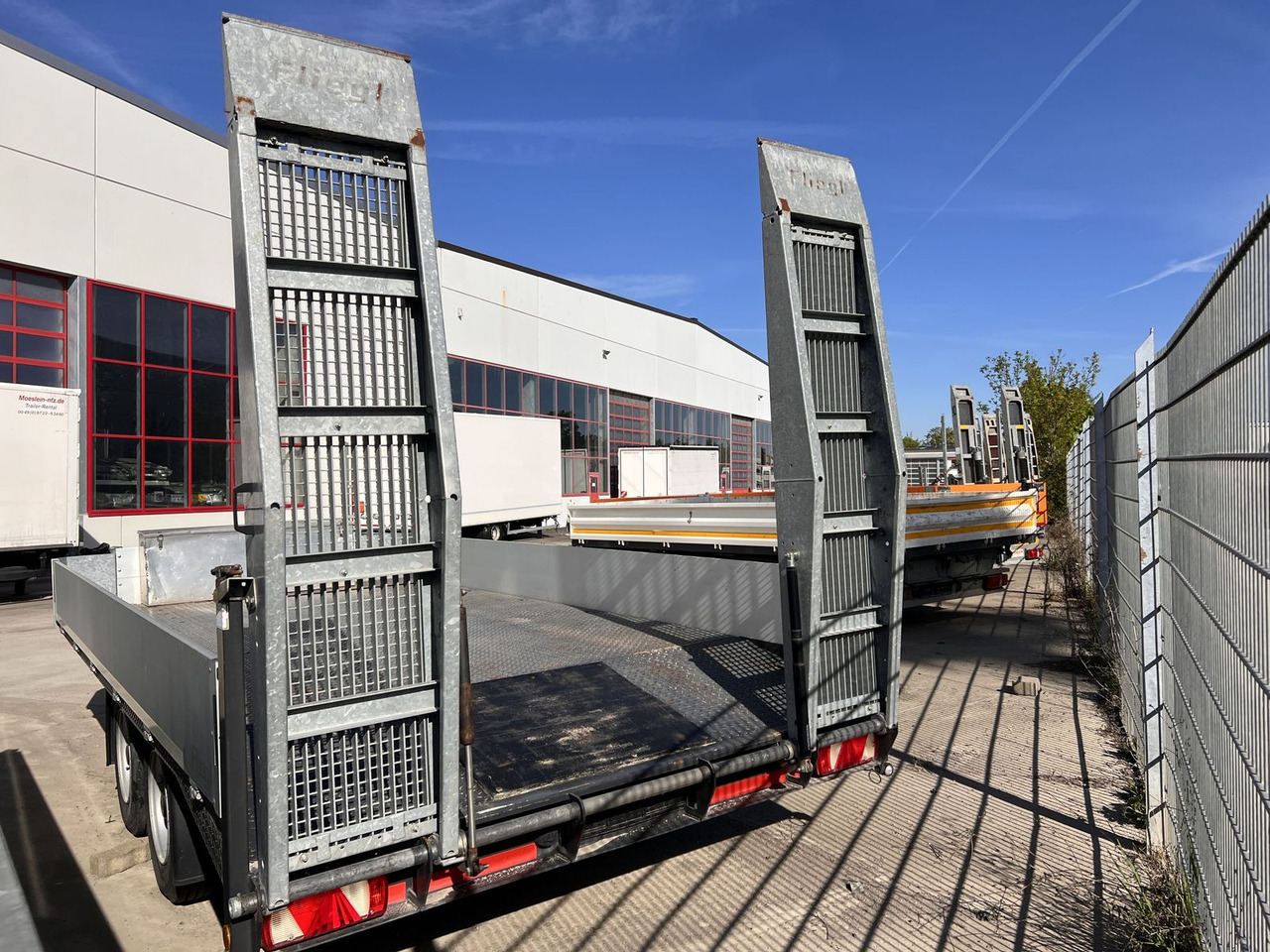 Tandemtieflader, wenig Benutzt - Remorque porte-engin surbaissée: photos 4 Tandemtieflader, wenig Benutzt - Remorque porte-engin surbaissée: photos 4