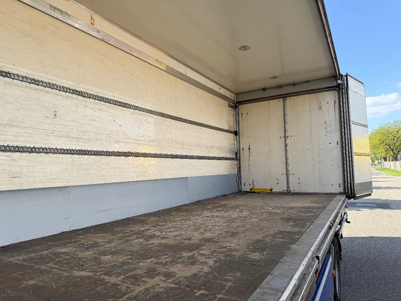 Scania P280 2013 only 523.000 km - Camion porte-conteneur/ Caisse mobile: photos 3 Scania P280 2013 only 523.000 km - Camion porte-conteneur/ Caisse mobile: photos 3