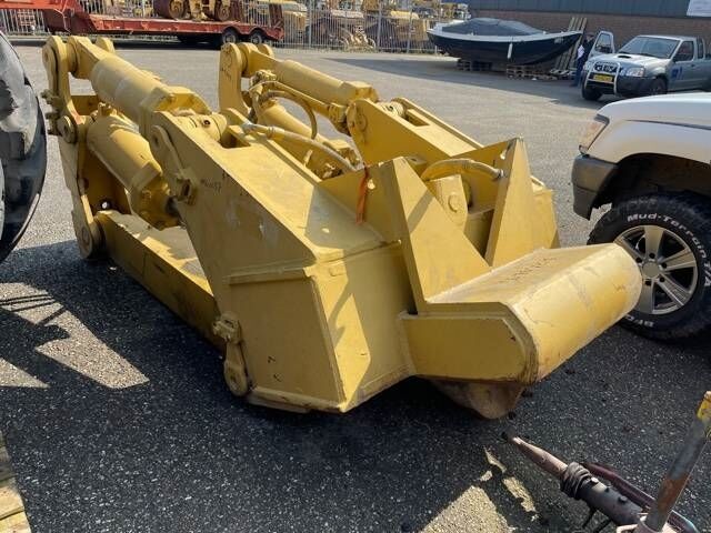 CAT D 8 R Ripper CAT D 8 R Ripper - Ripper pour Engins de chantier: photos 3 CAT D 8 R Ripper CAT D 8 R Ripper - Ripper pour Engins de chantier: photos 3