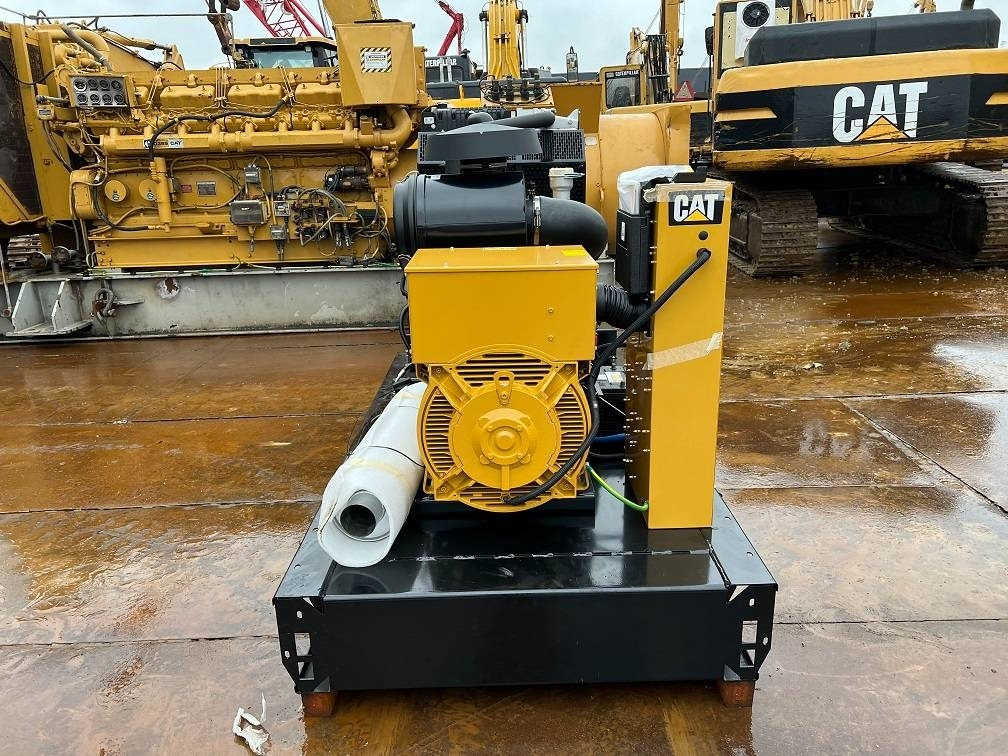 CAT DE 200 E3 ( 200kva ) unused - Groupe électrogène: photos 3 CAT DE 200 E3 ( 200kva ) unused - Groupe électrogène: photos 3