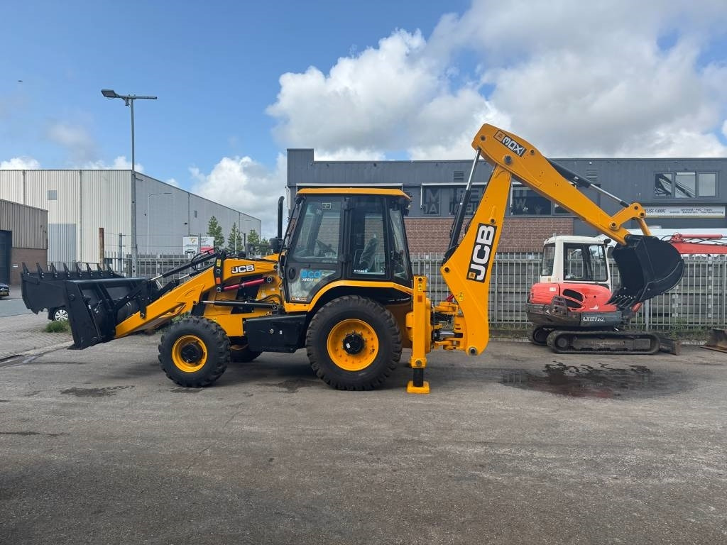 JCB 3dx 6 in 1 bucket ( UNUSED ) - Tractopelle: photos 1 JCB 3dx 6 in 1 bucket ( UNUSED ) - Tractopelle: photos 1