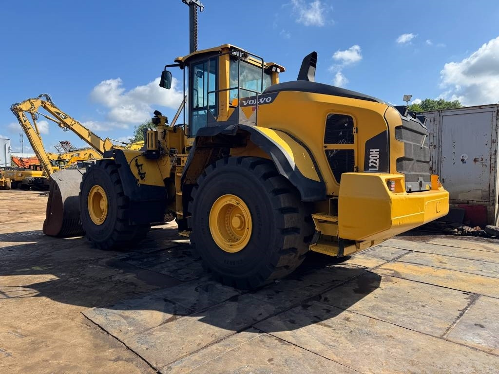 Volvo L 220 H ( WITH NEW TYRES ) - Chargeuse sur pneus: photos 2 Volvo L 220 H ( WITH NEW TYRES ) - Chargeuse sur pneus: photos 2