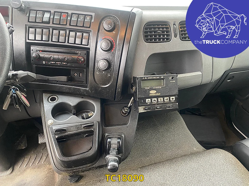 Renault D 240 - Camion frigorifique: photos 4 Renault D 240 - Camion frigorifique: photos 4