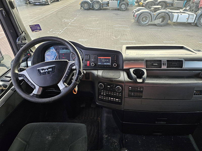 Photo d'intérieur 1: Camion benne MAN 35.480 TGX 8X2-4 BL THERMOMULDE