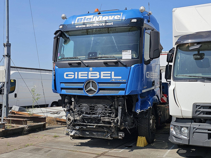 Mercedes-Benz ACTROS 2548 DAMAGED HMF 4020 K4 - Camion plateau, Camion grue: photos 2 Mercedes-Benz ACTROS 2548 DAMAGED HMF 4020 K4 - Camion plateau, Camion grue: photos 2
