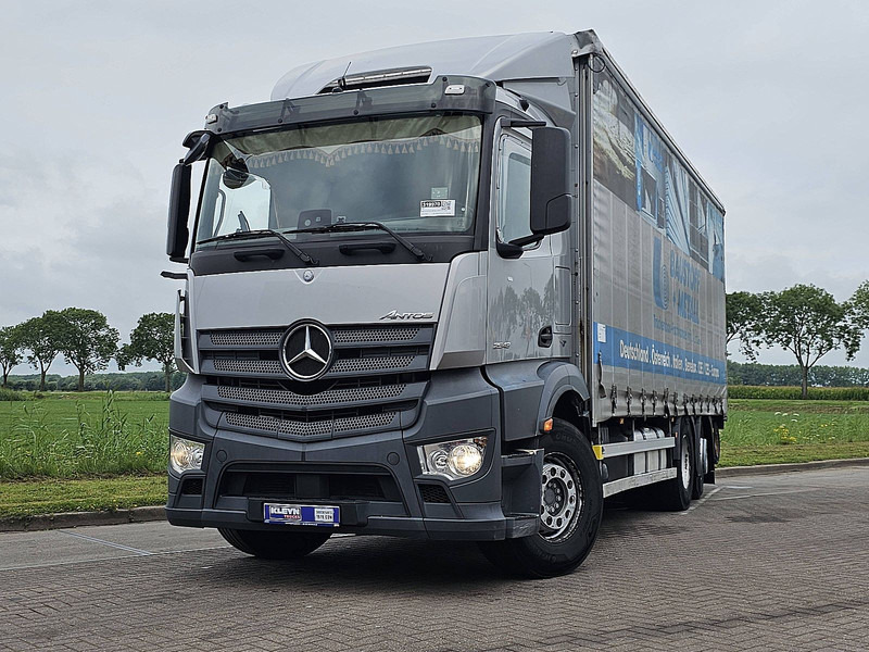 Mercedes-Benz ANTOS 2543 + FORKLIFT PALFINGER - Camion à rideaux coulissants: photos 1 Mercedes-Benz ANTOS 2543 + FORKLIFT PALFINGER - Camion à rideaux coulissants: photos 1