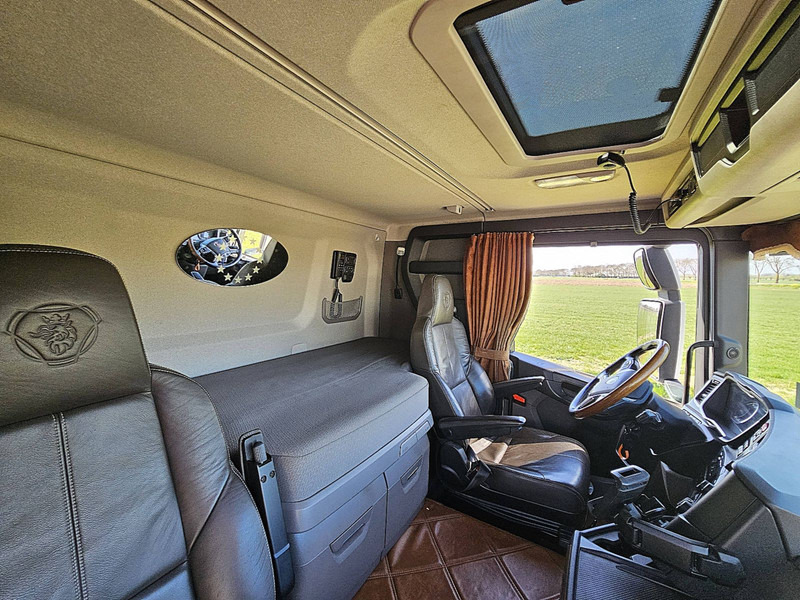 Photo d'intérieur 3: Tracteur routier Scania R450 6X2*4NB RET. LEATHER