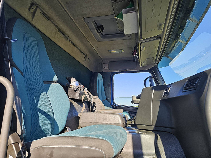 Camion plateau, Camion grue Volvo FM 460 8X2 HMF 3220 K5: photos 7