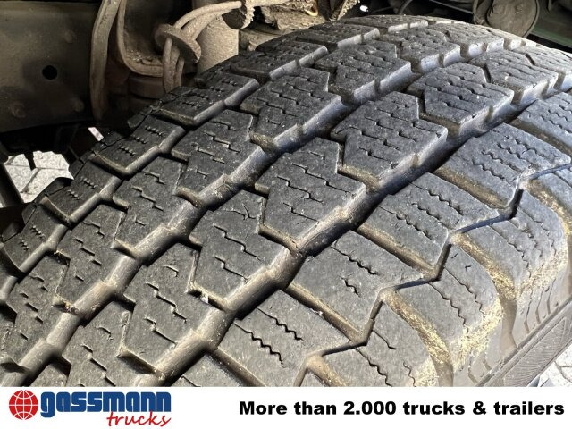 Mercedes-Benz 711 D-KA 4x2, Standklima, 11-Sitze, 2 x on stock - Minibus, Transport de personnes: photos 2 Mercedes-Benz 711 D-KA 4x2, Standklima, 11-Sitze, 2 x on stock - Minibus, Transport de personnes: photos 2