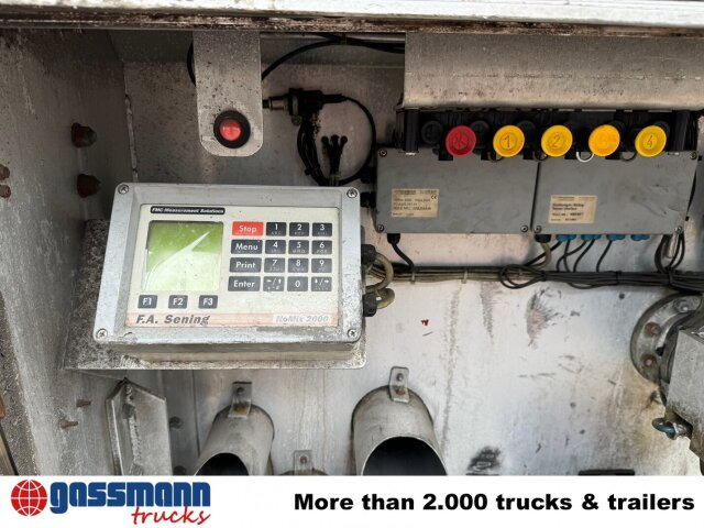 Schrader Z-STA 24-42.7/4, 4 Kammern, ca. 42700l, 2x - Semi-remorque citerne: photos 3 Schrader Z-STA 24-42.7/4, 4 Kammern, ca. 42700l, 2x - Semi-remorque citerne: photos 3