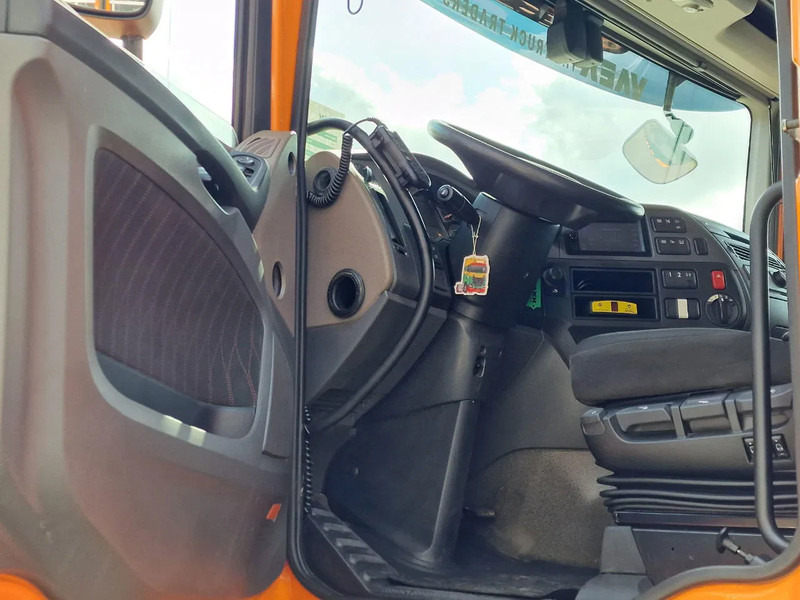 DAF XF 530 4x2 - Livestock Menke 2 deck water & ventilation - Camion bétaillère: photos 4 DAF XF 530 4x2 - Livestock Menke 2 deck water & ventilation - Camion bétaillère: photos 4