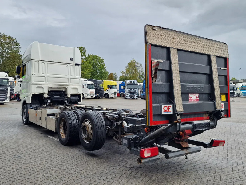 DAF XF 530 SuperSpaceCab 6x2*4 - Chassis 740 cm - Loadlift - Steering axle - Leather - - Châssis cabine: photos 5 DAF XF 530 SuperSpaceCab 6x2*4 - Chassis 740 cm - Loadlift - Steering axle - Leather - - Châssis cabine: photos 5
