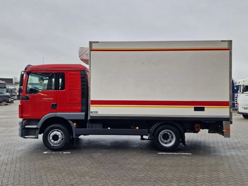 MAN TGM 12.250 Sleepercab 4x2 - Carrier Xarios 600 - Meat Hooks - Vleeshang - Rohrbahnen - Low KM - Camion frigorifique: photos 4 MAN TGM 12.250 Sleepercab 4x2 - Carrier Xarios 600 - Meat Hooks - Vleeshang - Rohrbahnen - Low KM - Camion frigorifique: photos 4