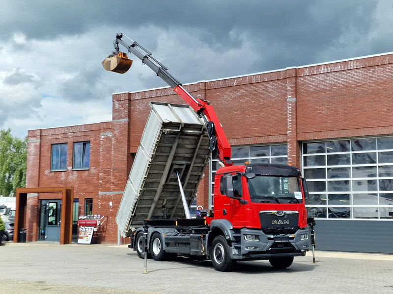 MAN TGS 26.360 6x4 Hydrodrive / Crane HMF1920K-RCS / 3 way tipper HMF / Low KM 110.700! - Camion grue: photos 1 MAN TGS 26.360 6x4 Hydrodrive / Crane HMF1920K-RCS / 3 way tipper HMF / Low KM 110.700! - Camion grue: photos 1