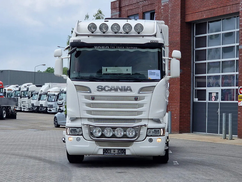 Scania R580 V8 Highline 6x2*4 - Chassis - Retarder - Steering axle - 410 WB - Custom interior - Full air - Châssis cabine: photos 2 Scania R580 V8 Highline 6x2*4 - Chassis - Retarder - Steering axle - 410 WB - Custom interior - Full air - Châssis cabine: photos 2