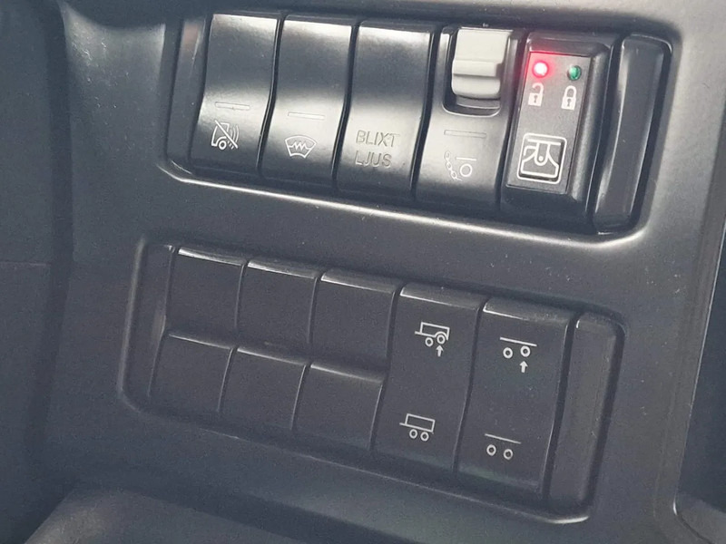 Camion multibenne Scania S580 V8 NGS Highline 6x2*4 - Side loader Container - Full air - Steering axle - Retarder: photos 18 Camion multibenne Scania S580 V8 NGS Highline 6x2*4 - Side loader Container - Full air - Steering axle - Retarder: photos 18