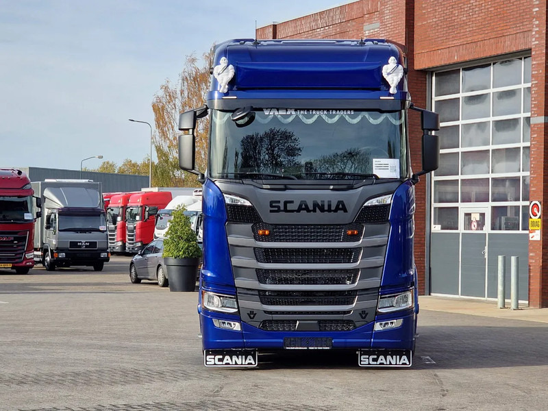 Scania 660S V8 NGS Highline 4x2 - Full spec - Retarder - Night Clima - Leather - Led - Full air - New Dashboard - Tracteur routier: photos 2 Scania 660S V8 NGS Highline 4x2 - Full spec - Retarder - Night Clima - Leather - Led - Full air - New Dashboard - Tracteur routier: photos 2