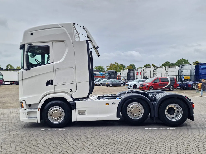Scania 660S V8 NGS Highline 6x2/4 - New - Full spec - Retarder - Night clima - Leather - Led - Alcoa - Tracteur routier: photos 4 Scania 660S V8 NGS Highline 6x2/4 - New - Full spec - Retarder - Night clima - Leather - Led - Alcoa - Tracteur routier: photos 4
