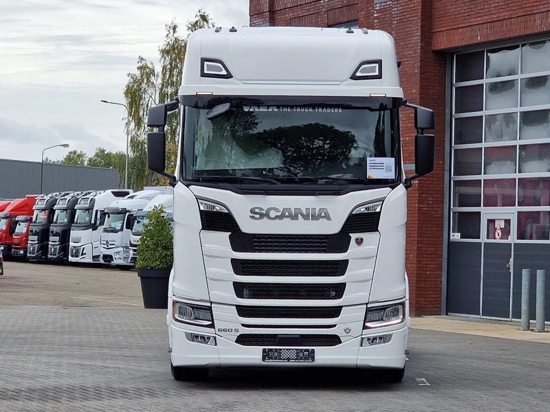 Scania 660S V8 NGS Highline 6x2/4 - New - Full spec - Retarder - Night clima - Leather - Led - Alcoa - Tracteur routier: photos 2 Scania 660S V8 NGS Highline 6x2/4 - New - Full spec - Retarder - Night clima - Leather - Led - Alcoa - Tracteur routier: photos 2