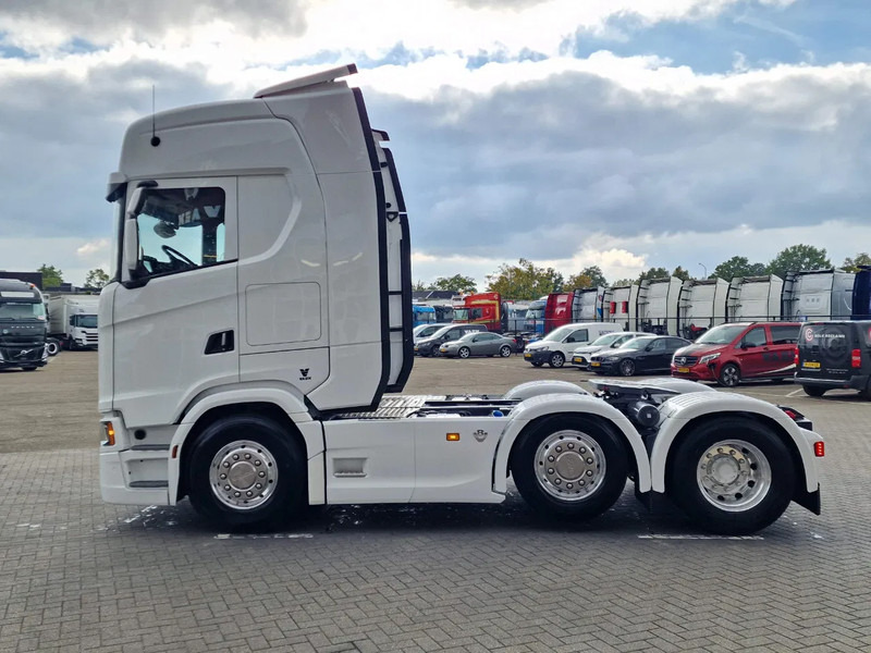 Scania 770S V8 NGS Highline 6x2/4 - New - Old dashboard - Full spec - Retarder - Night clima - Led - Leather - Navi - Tracteur routier: photos 4 Scania 770S V8 NGS Highline 6x2/4 - New - Old dashboard - Full spec - Retarder - Night clima - Led - Leather - Navi - Tracteur routier: photos 4