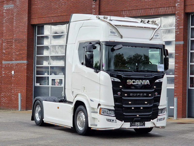 Scania R560 Highline 4x2 - Like new - Full spec - Facelift - Retarder - Night clima - Full air - Alloy wheels - Tracteur routier: photos 1 Scania R560 Highline 4x2 - Like new - Full spec - Facelift - Retarder - Night clima - Full air - Alloy wheels - Tracteur routier: photos 1