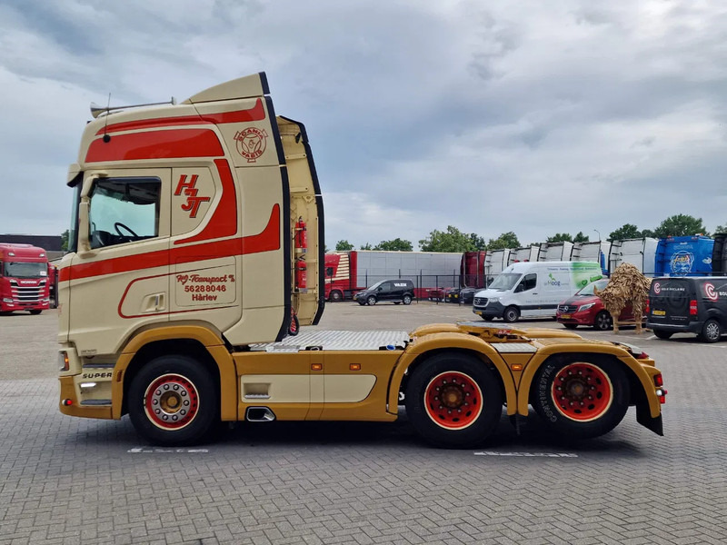Scania R580 V8 NGS Highline 6x2 - PTO/Hydraulic - 2.95 WB - Retarder - Night clima - Custom interior - Tracteur routier: photos 4 Scania R580 V8 NGS Highline 6x2 - PTO/Hydraulic - 2.95 WB - Retarder - Night clima - Custom interior - Tracteur routier: photos 4