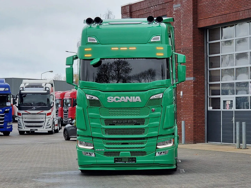 Scania S460 Highline 4x2 - NEW - Full spec - Custom exterior - Full air - Retarder - Show truck - Tracteur routier: photos 3 Scania S460 Highline 4x2 - NEW - Full spec - Custom exterior - Full air - Retarder - Show truck - Tracteur routier: photos 3