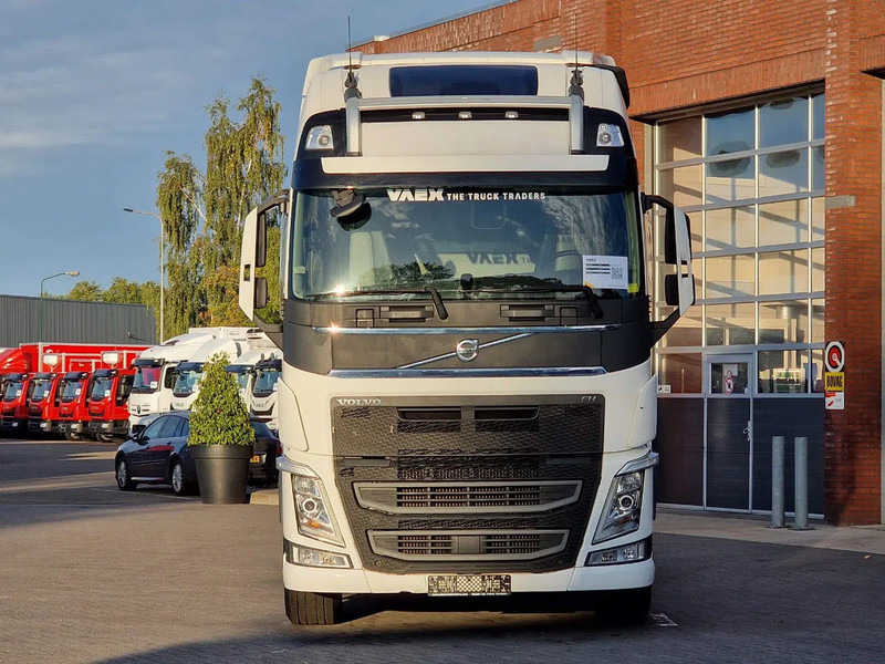 Volvo FH 13.500 Globetrotter XL 6x2 - Full air - 3.20 WB - MA VIN - Low KM - Leather - Tracteur routier: photos 2 Volvo FH 13.500 Globetrotter XL 6x2 - Full air - 3.20 WB - MA VIN - Low KM - Leather - Tracteur routier: photos 2