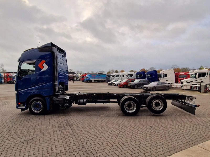Volvo FH 13.460 Globetrotter 6x2 - Chassis - 4.90 WB - Full air - Euro 6 - VEB+ - Châssis cabine: photos 4 Volvo FH 13.460 Globetrotter 6x2 - Chassis - 4.90 WB - Full air - Euro 6 - VEB+ - Châssis cabine: photos 4