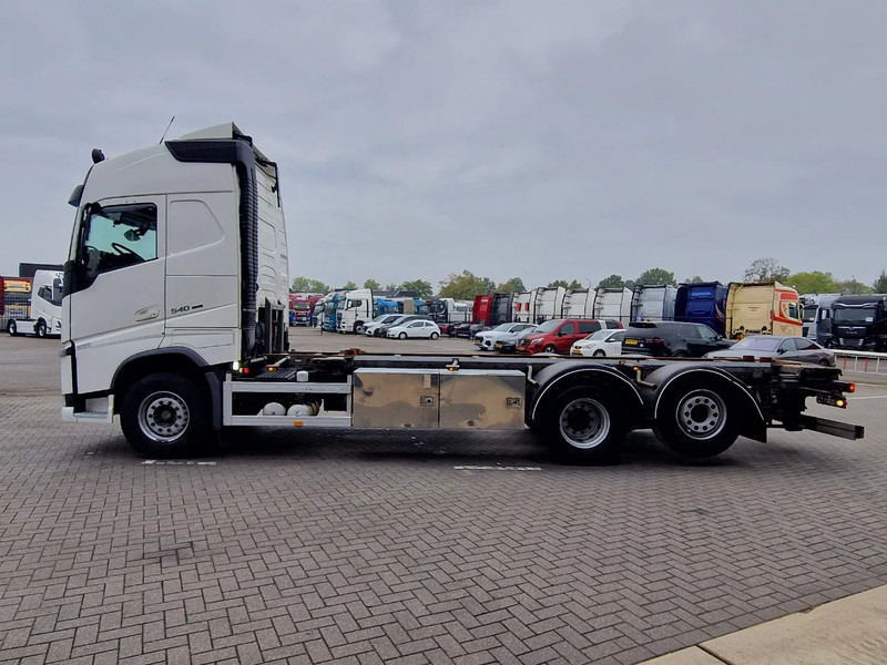 Volvo FH 13.540 Globetrotter 6x2 - BDF - Retarder - 4.90 WB - Full air - Leather - Camion porte-conteneur/ Caisse mobile: photos 4 Volvo FH 13.540 Globetrotter 6x2 - BDF - Retarder - 4.90 WB - Full air - Leather - Camion porte-conteneur/ Caisse mobile: photos 4