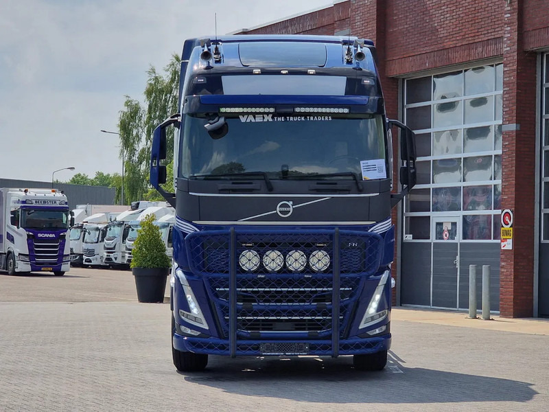 Volvo FH 13.540 Globetrotter XL 6x2 - Retarder - Full air - 4.60 WB - I shift dual clutch - Châssis cabine: photos 2 Volvo FH 13.540 Globetrotter XL 6x2 - Retarder - Full air - 4.60 WB - I shift dual clutch - Châssis cabine: photos 2