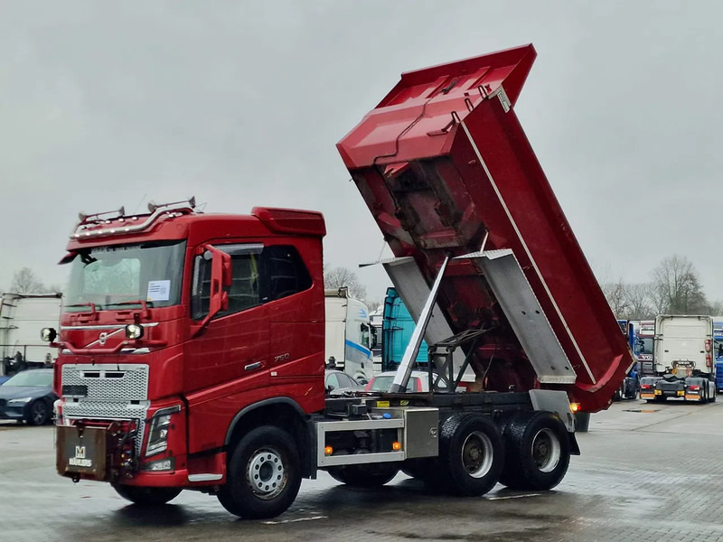 Volvo FH 16.750 6x4 Tipper - Retarder - HUB reduction - Full air - Camion benne: photos 4 Volvo FH 16.750 6x4 Tipper - Retarder - HUB reduction - Full air - Camion benne: photos 4