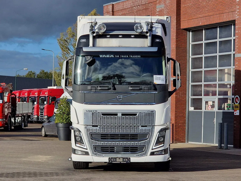 Volvo FH 16.750 Globetrotter XL 6x2 - Ekeri box with sidedoors - Retarder - 4.60 WB - Full air - Camion fourgon: photos 2 Volvo FH 16.750 Globetrotter XL 6x2 - Ekeri box with sidedoors - Retarder - 4.60 WB - Full air - Camion fourgon: photos 2