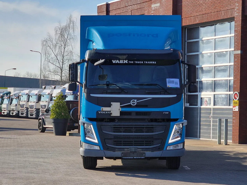 Volvo FM 410 4x2 - Box - Loadlift - Full air - Euro 6 - Box: 7.50 - Camion fourgon: photos 2 Volvo FM 410 4x2 - Box - Loadlift - Full air - Euro 6 - Box: 7.50 - Camion fourgon: photos 2