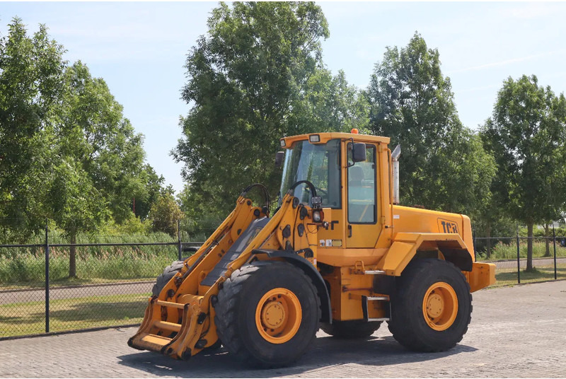 JCB 426 B | 35 KM/H | ONLY 9800 HOURS | FIRST OWNER | DUTCH MACHINE - Chargeuse sur pneus: photos 2 JCB 426 B | 35 KM/H | ONLY 9800 HOURS | FIRST OWNER | DUTCH MACHINE - Chargeuse sur pneus: photos 2