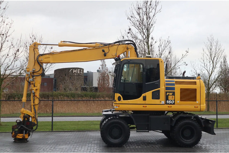 Komatsu PW 160-10 | ROTOTILT | NEW TIRES - Pelle sur pneus: photos 1 Komatsu PW 160-10 | ROTOTILT | NEW TIRES - Pelle sur pneus: photos 1