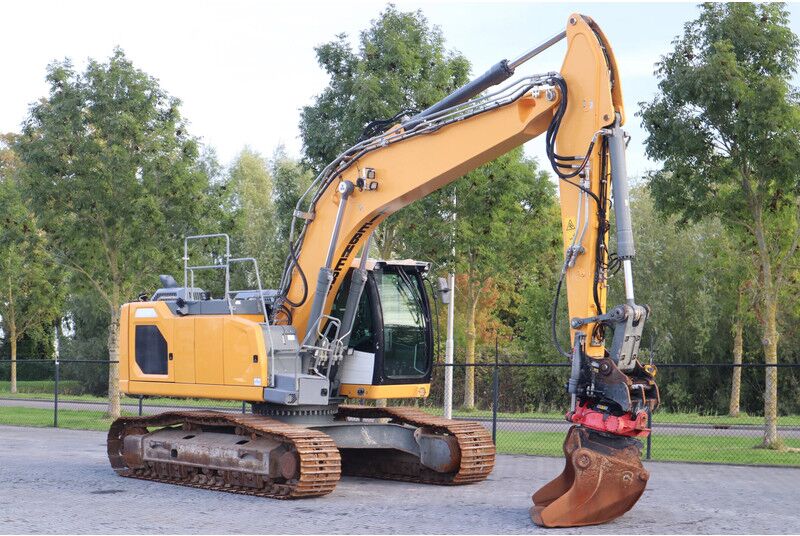 Liebherr R924 WLC | ROTOTILT R8 | BUCKET | - Pelle sur chenille: photos 5 Liebherr R924 WLC | ROTOTILT R8 | BUCKET | - Pelle sur chenille: photos 5