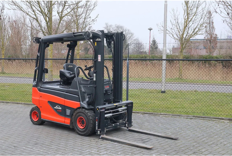 Crédit-bail de Linde E25 R-01 ROADSTER | DEMO | SIDESHIFT | FORK SPREADERS Linde E25 R-01 ROADSTER | DEMO | SIDESHIFT | FORK SPREADERS: photos 6