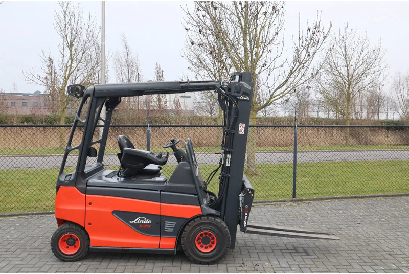 Crédit-bail de Linde E25 R-01 ROADSTER | DEMO | SIDESHIFT | FORK SPREADERS Linde E25 R-01 ROADSTER | DEMO | SIDESHIFT | FORK SPREADERS: photos 7